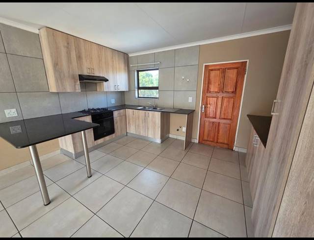 2 BEDROOM PROPERTY TO RENT IN BRENTWOOD PARK